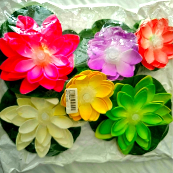 Water lily lights for pool or fountain - Picture 1 of 2